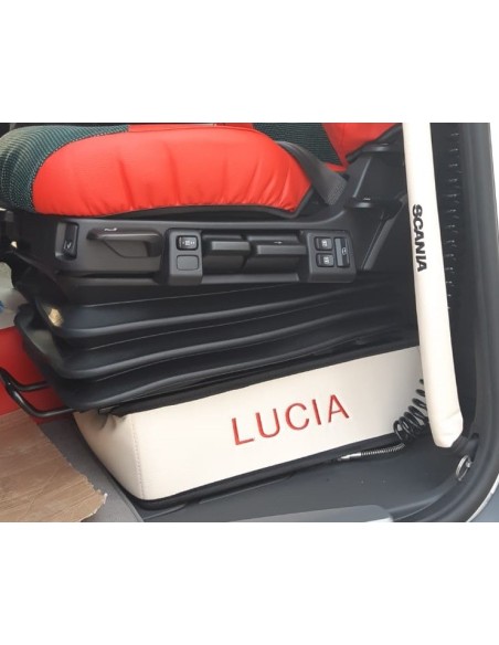 FALDONES DE ASIENTO POLIPIEL CON LOGO VOLVO 2UDS